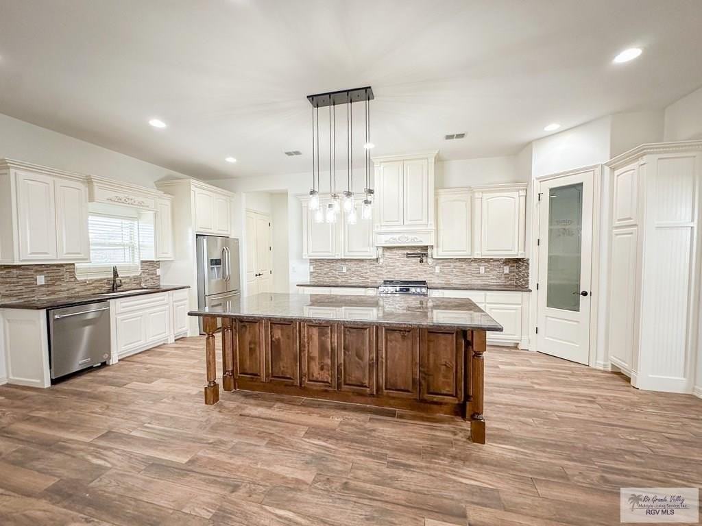 1009 Clearview Dr - Photo 4 of 21