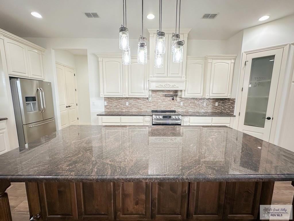 1009 Clearview Dr - Photo 5 of 21