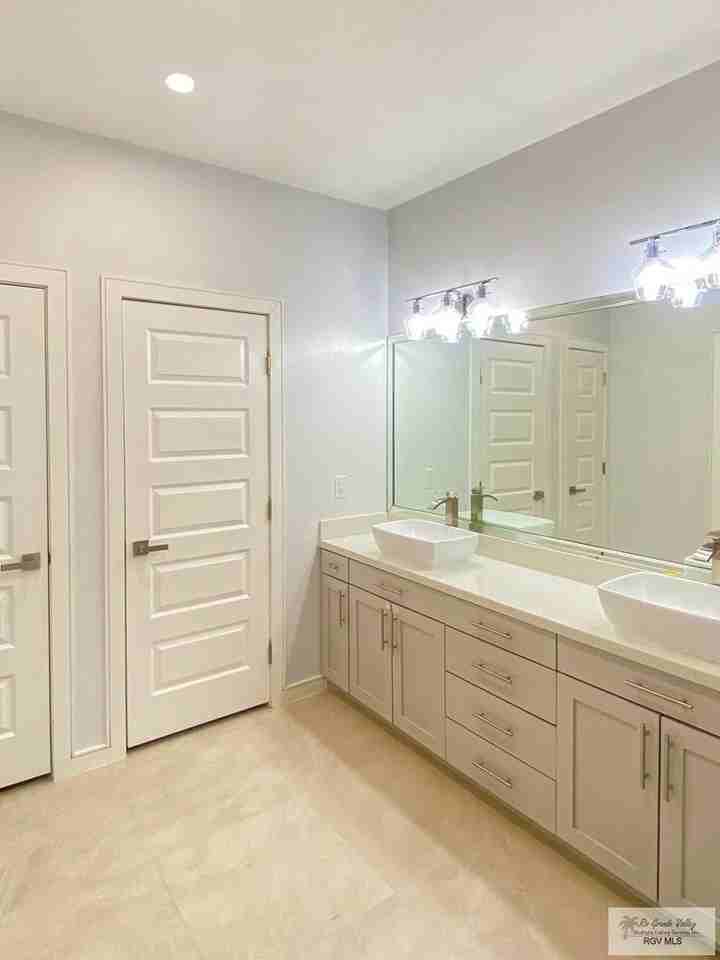 1761 Castillo St - Photo 7 of 23