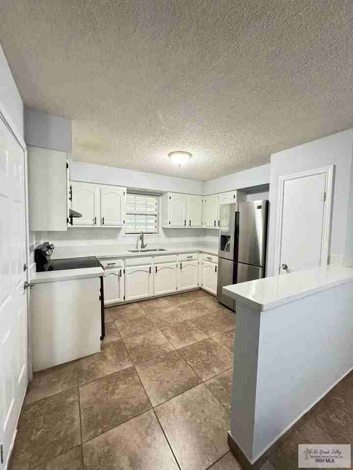 23553 Del Rio Cir - Photo 3 of 19