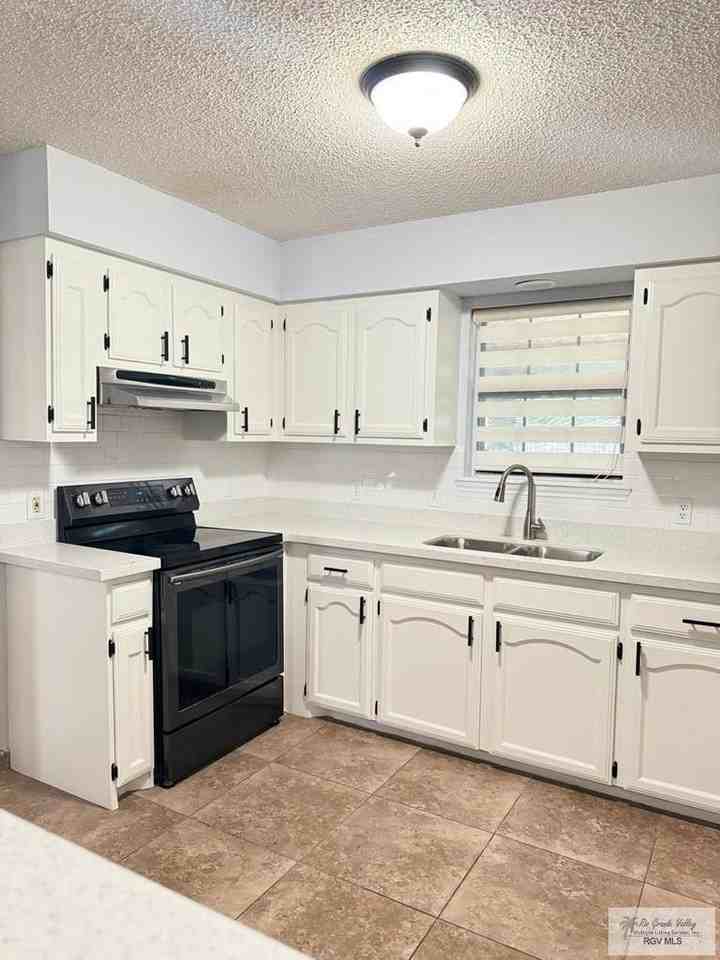 23553 Del Rio Cir - Photo 4 of 19