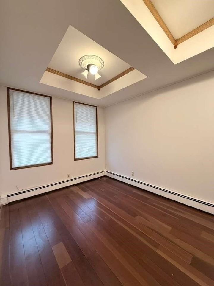 44 W 7th St #1F - Photo 3 of 11