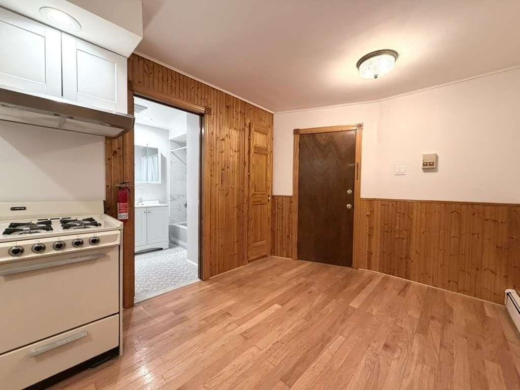 44 W 7th St #1F - Photo 4 of 11