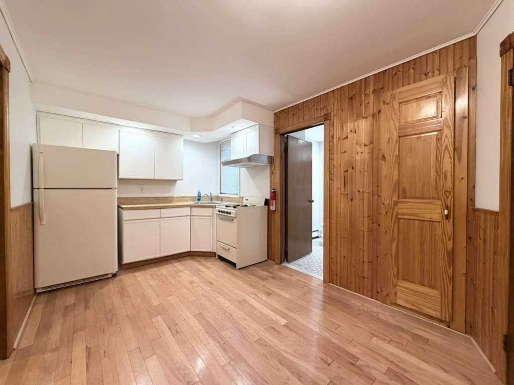 44 W 7th St #1F - Photo 5 of 11