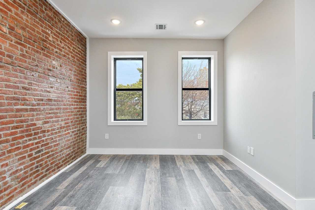 30 63rd St #3R - Photo 7 of 16