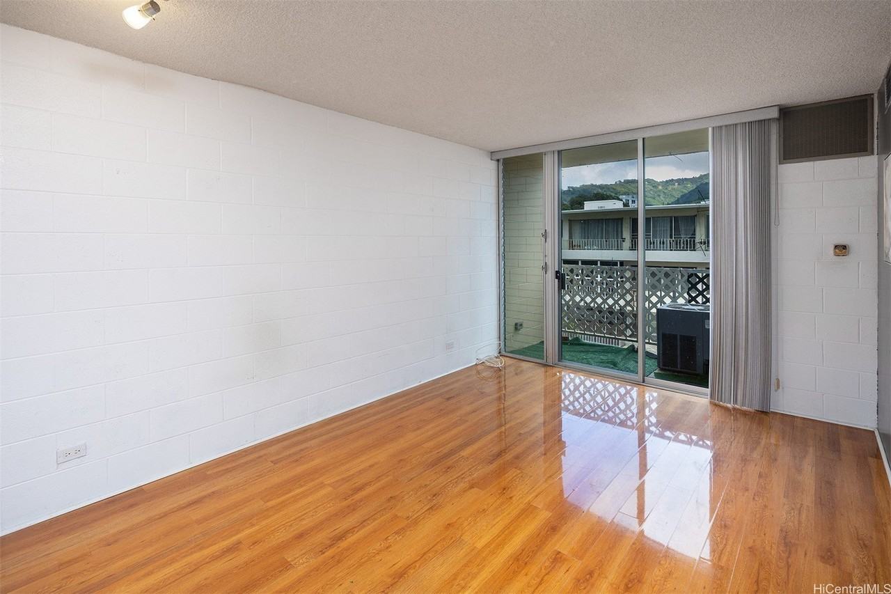 1415 Punahou St Apt 502 - Photo 2 of 14