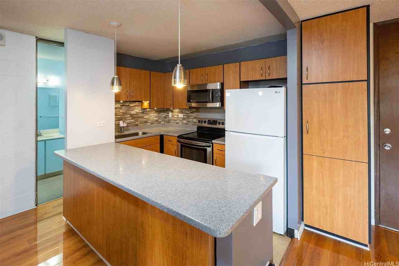 1415 Punahou St Apt 502 - Photo 5 of 14