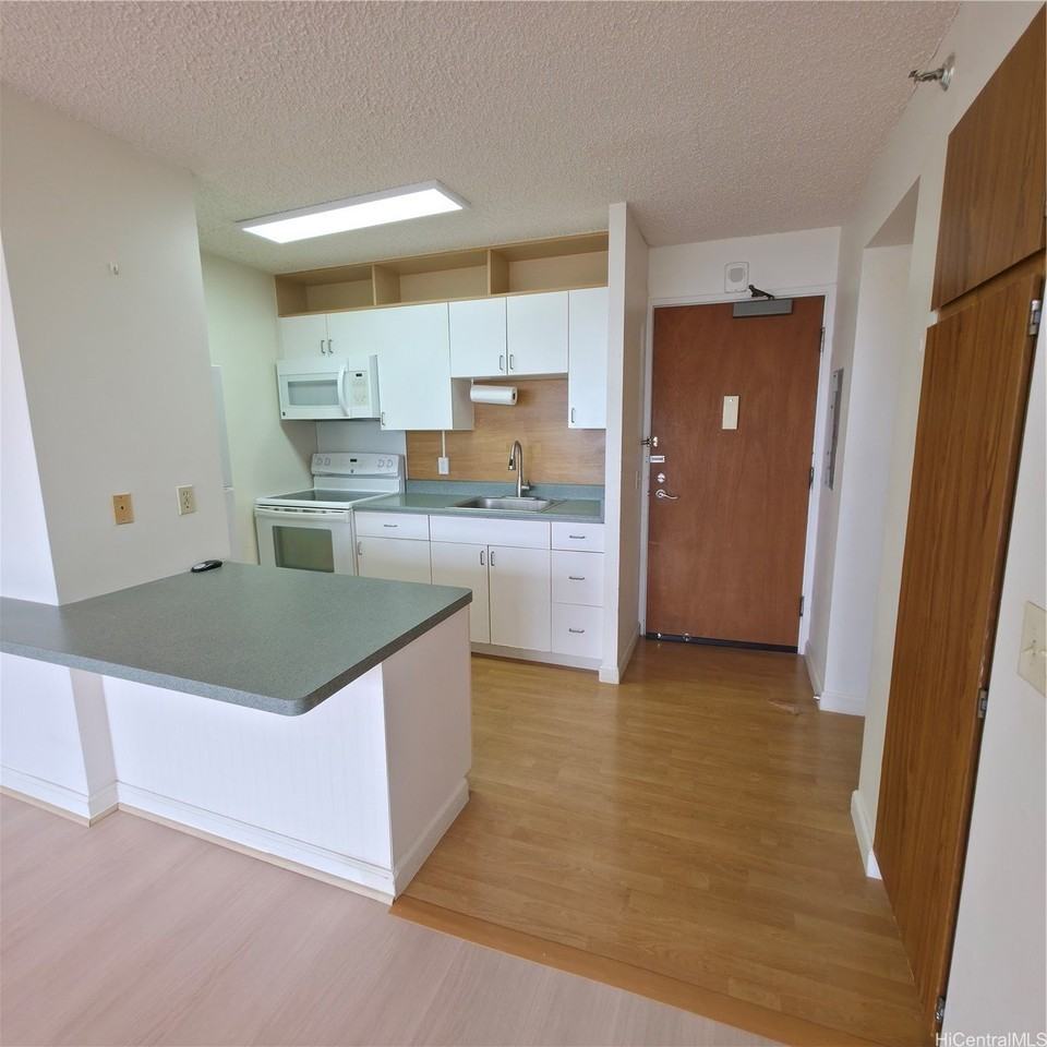 2040 Nuuanu Ave Apt 803 - Photo 4 of 23