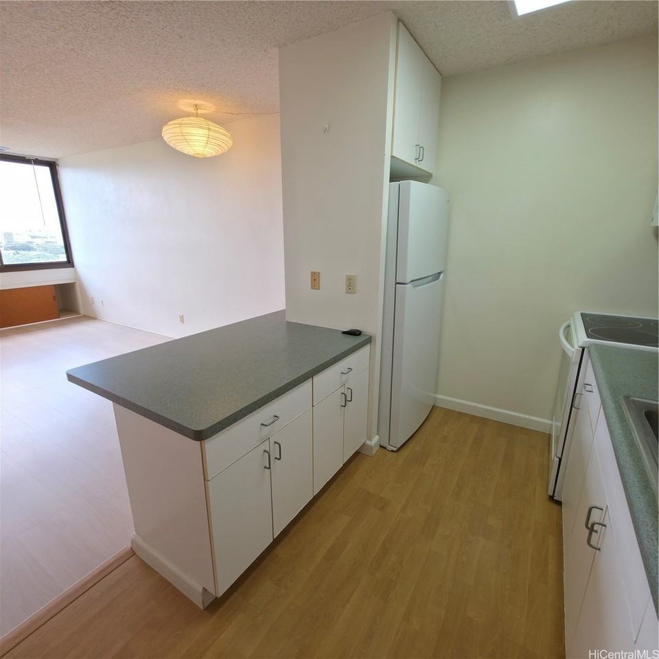 2040 Nuuanu Ave Apt 803 - Photo 6 of 23