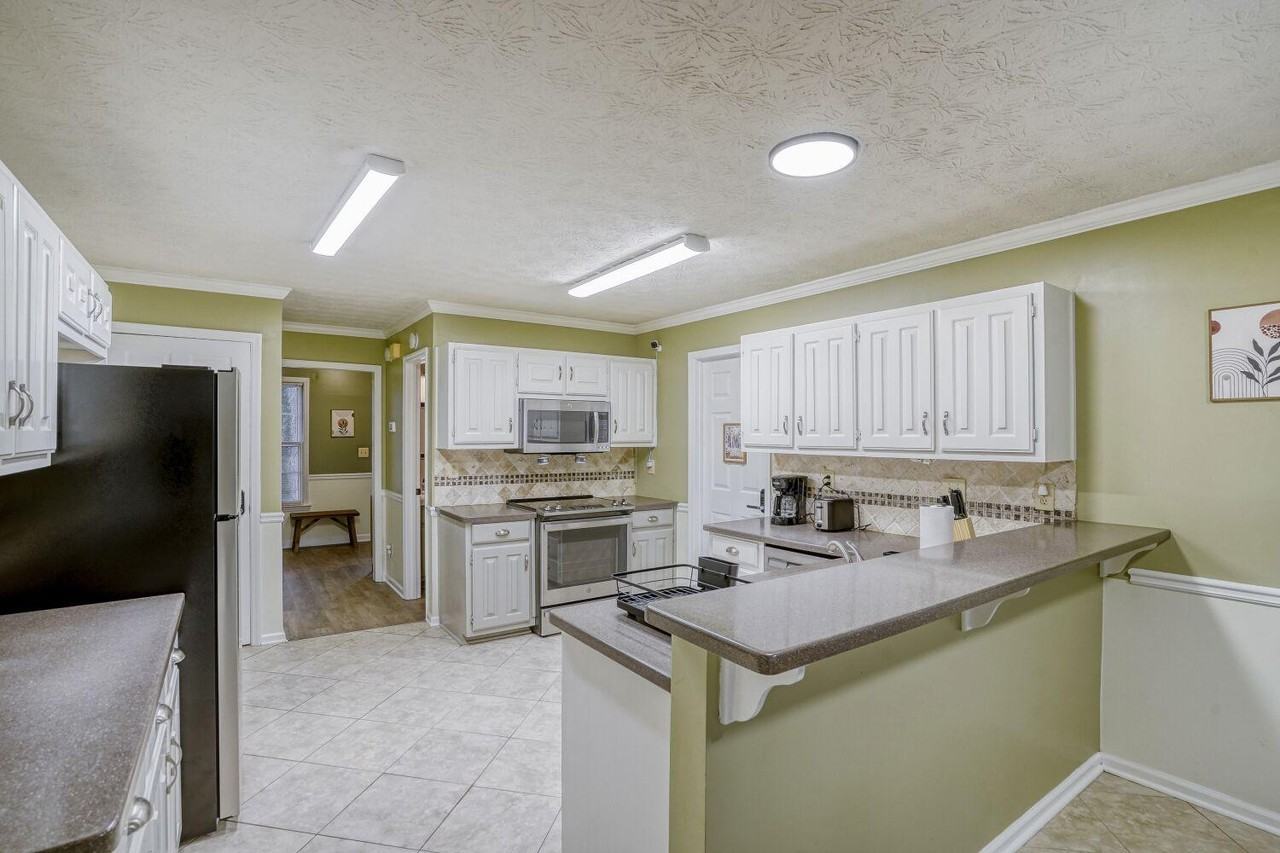 Meadowchase Ct - Photo 2 of 32