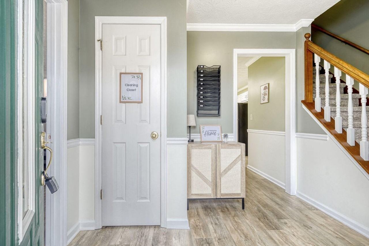 Meadowchase Ct - Photo 3 of 32