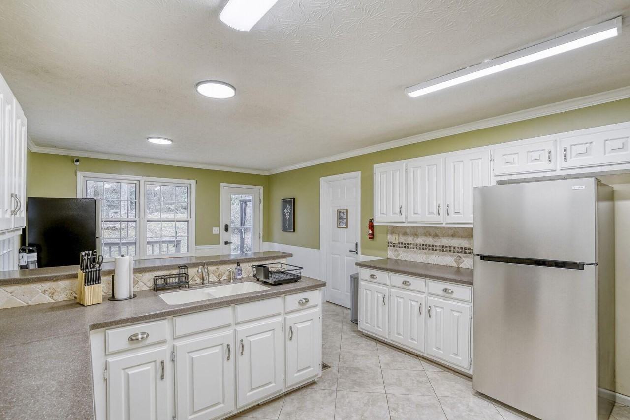 Meadowchase Ct - Photo 4 of 32