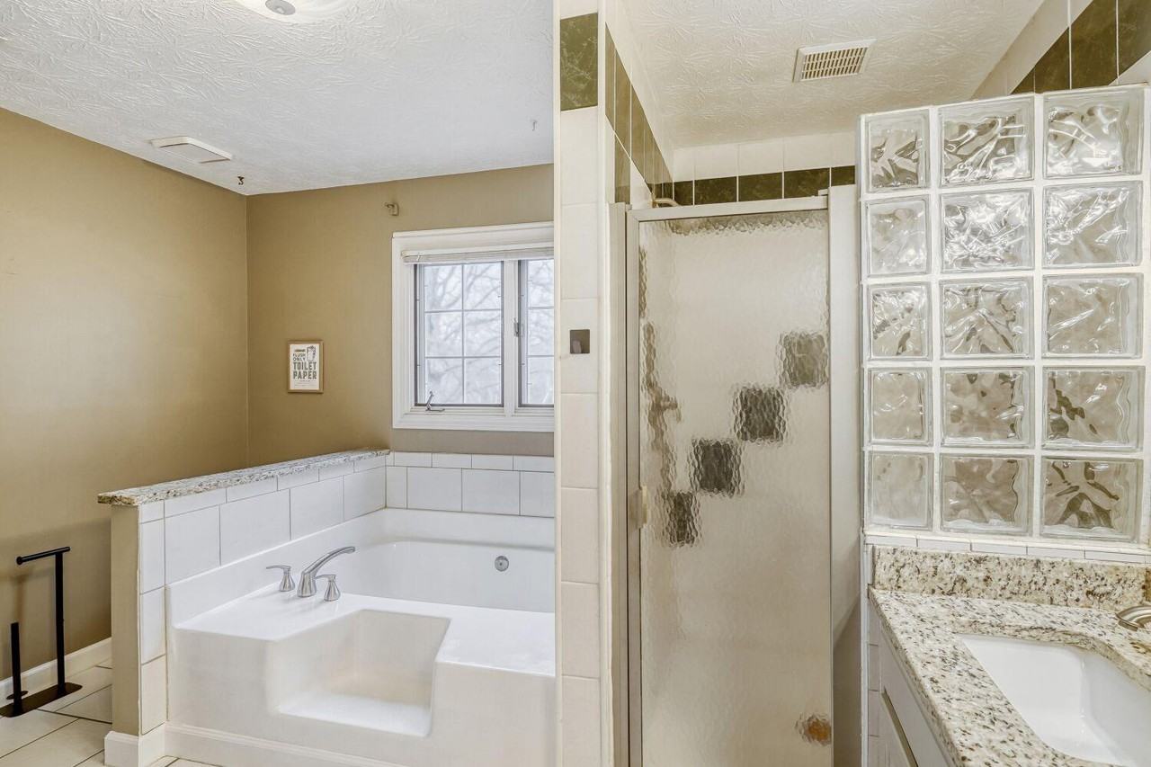 Meadowchase Ct - Photo 7 of 32