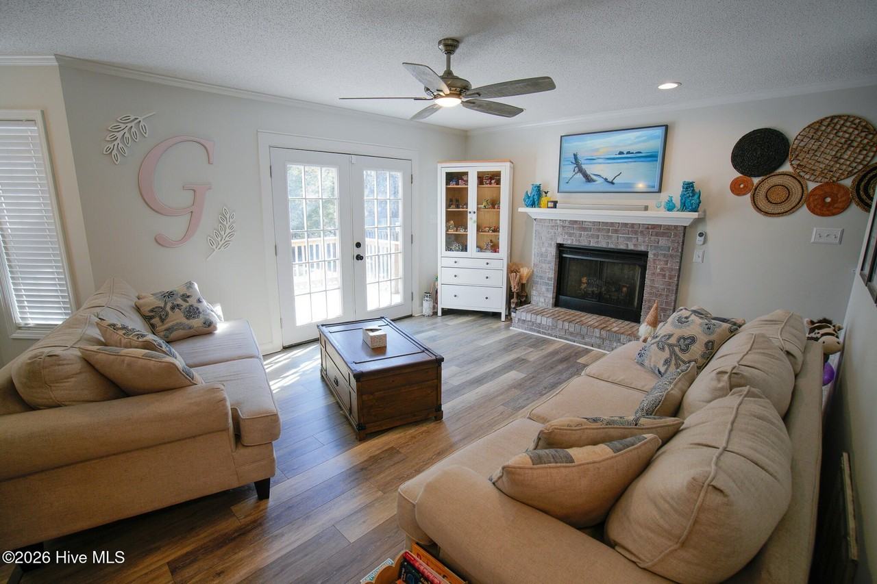 218 English Walnut Dr - Photo 4 of 20