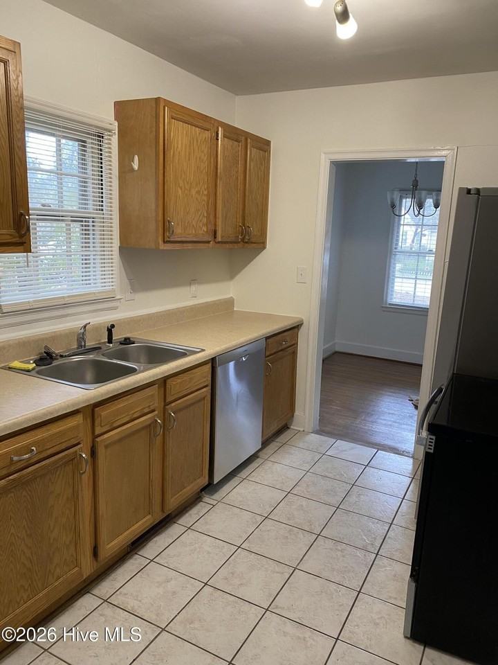 21 Madison St - Photo 4 of 10