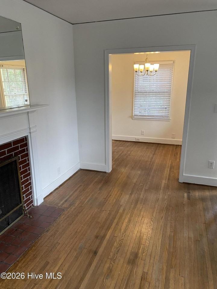 21 Madison St - Photo 7 of 10