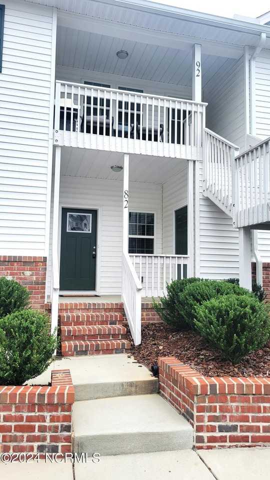 82 N Knoll Rd - Photo 4 of 32