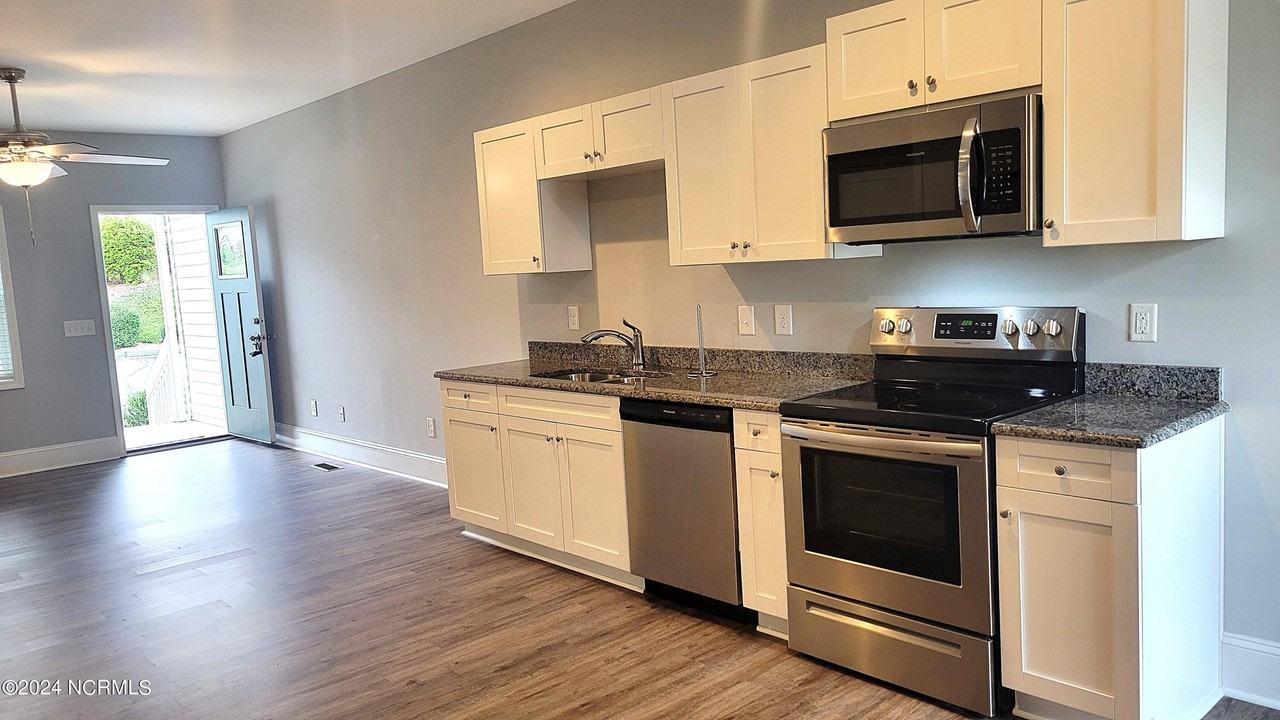 82 N Knoll Rd - Photo 6 of 32