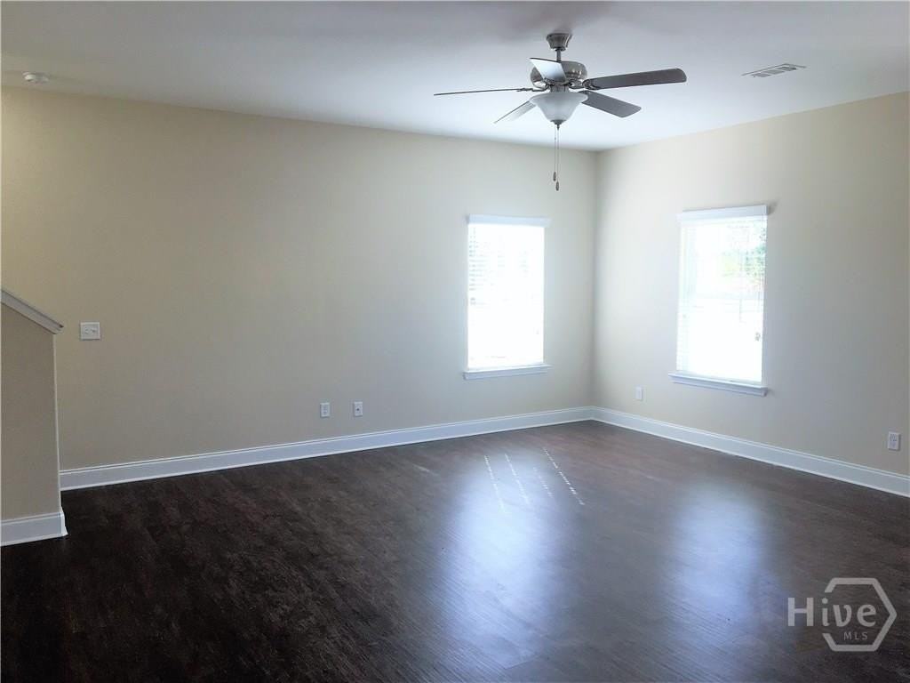 204 Dogwood Cir - Photo 2 of 18