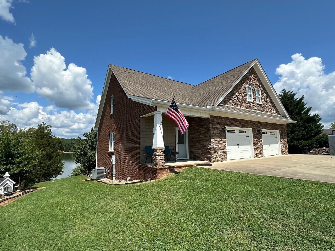 2862 Scenic Lake Cir - Photo 2 of 4