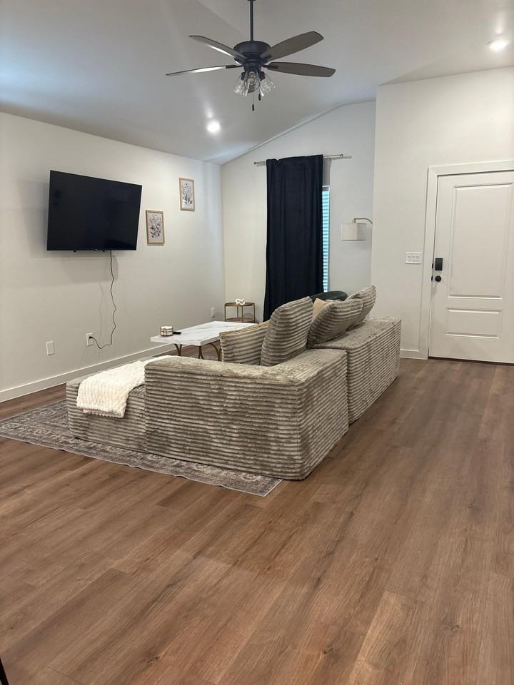 2144 Langford Ave - Photo 2 of 13