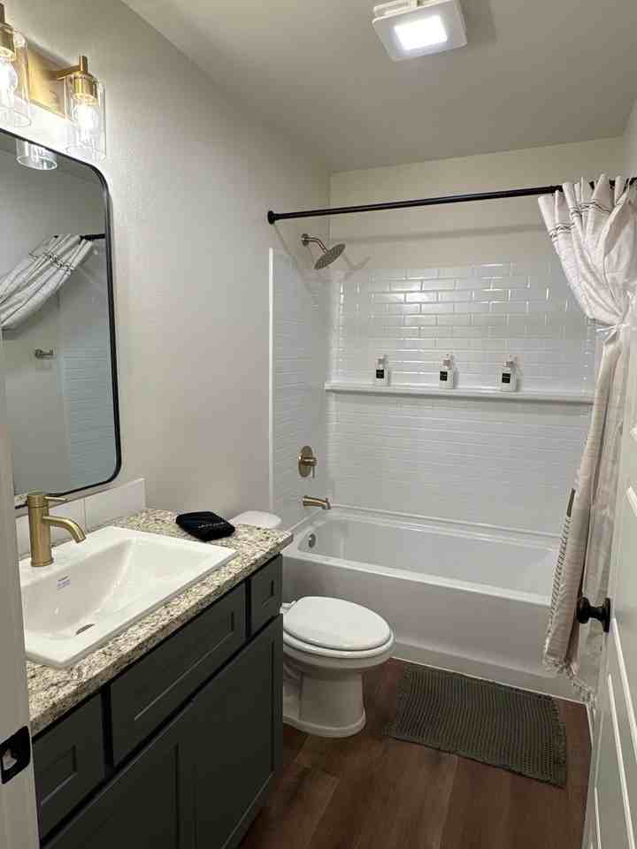 2124 Langford Avenue Langford Avenue - Photo 4 of 13