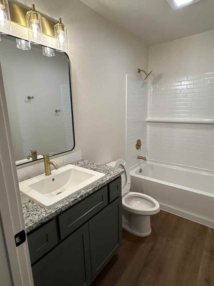 2138 Langford Ave - Photo 7 of 20
