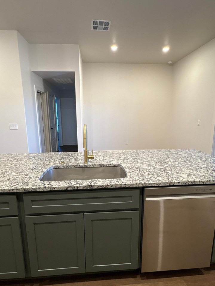 2132 Langford Ave - Photo 4 of 20