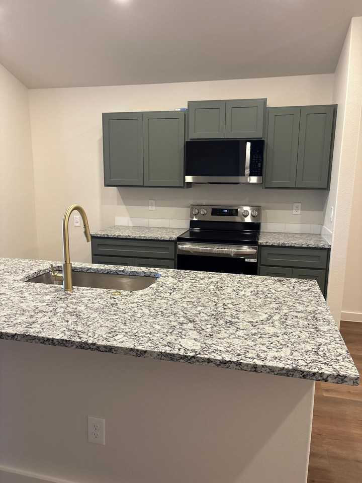 2122 Langford Ave - Photo 2 of 20