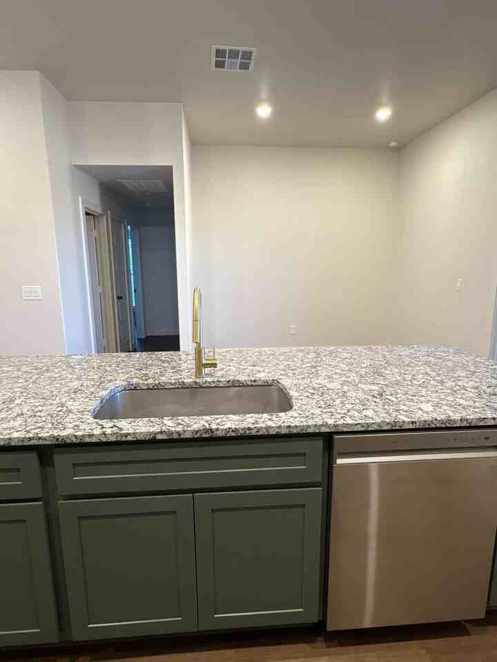 2122 Langford Ave - Photo 4 of 20