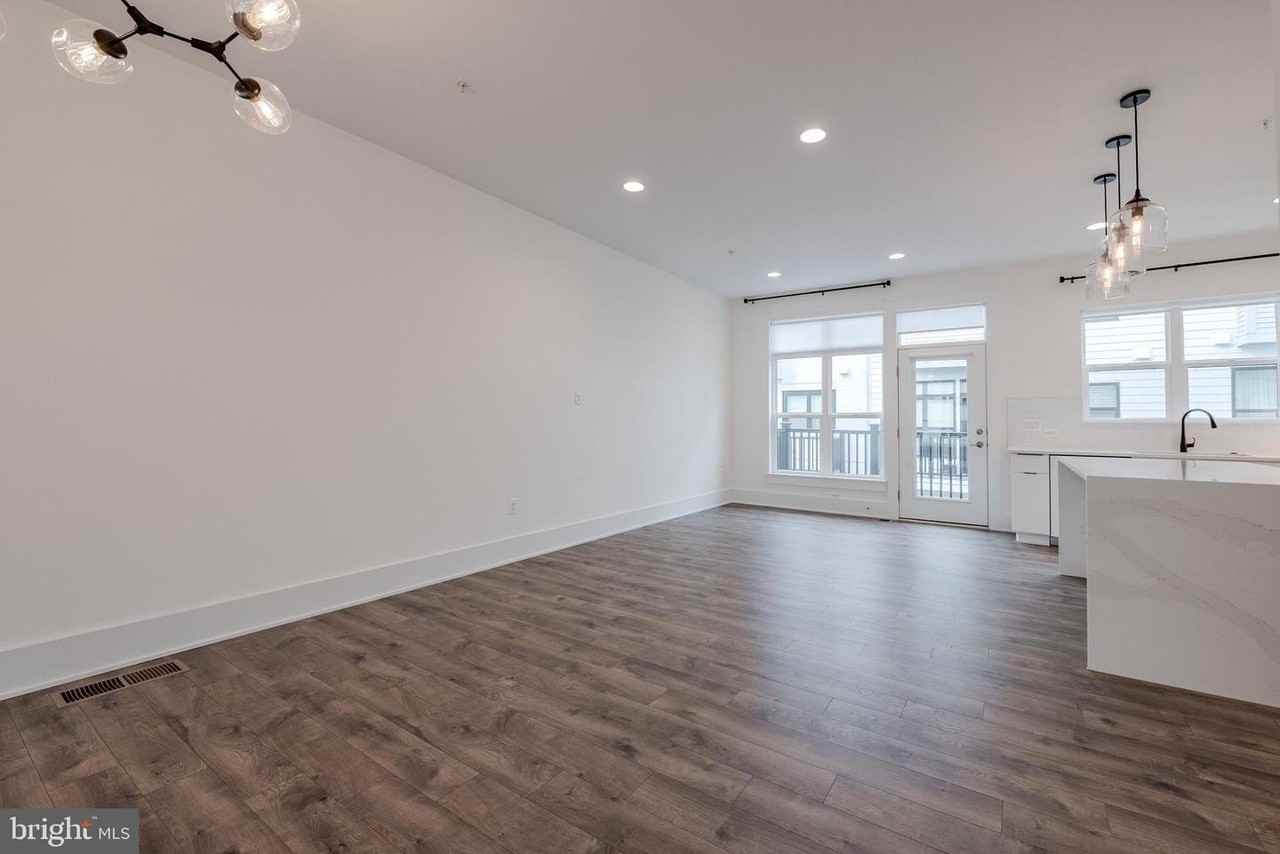 11382 Emerald Park Rd - Photo 5 of 50