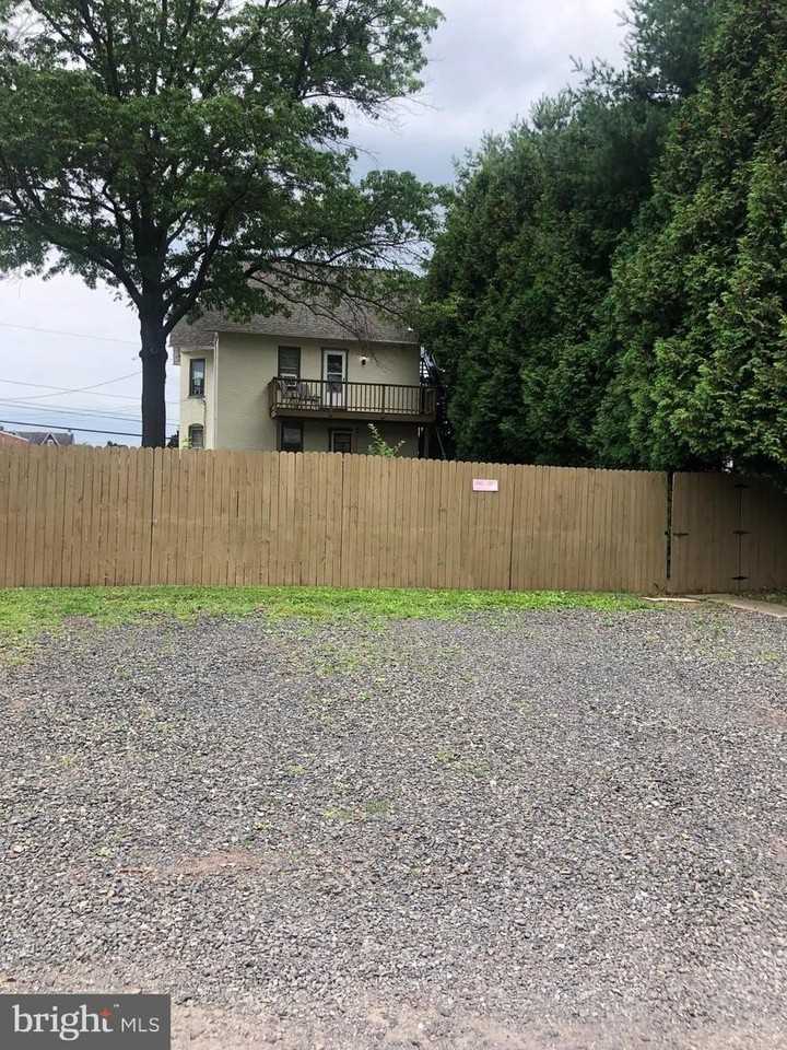 200 Susquehanna Ave - Photo 3 of 9