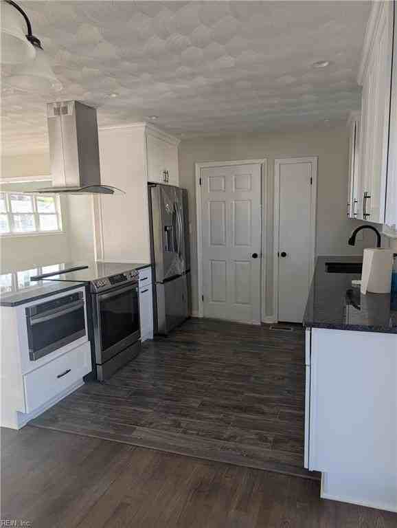 4924 Floral St - Photo 3 of 11