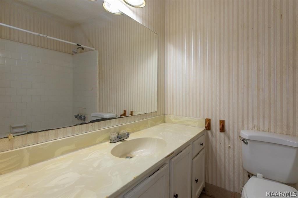 548 Winston Dr - Photo 2 of 7