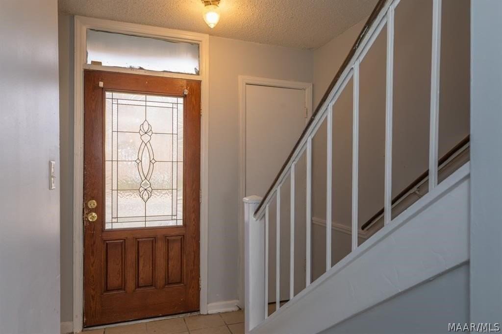 548 Winston Dr - Photo 4 of 7