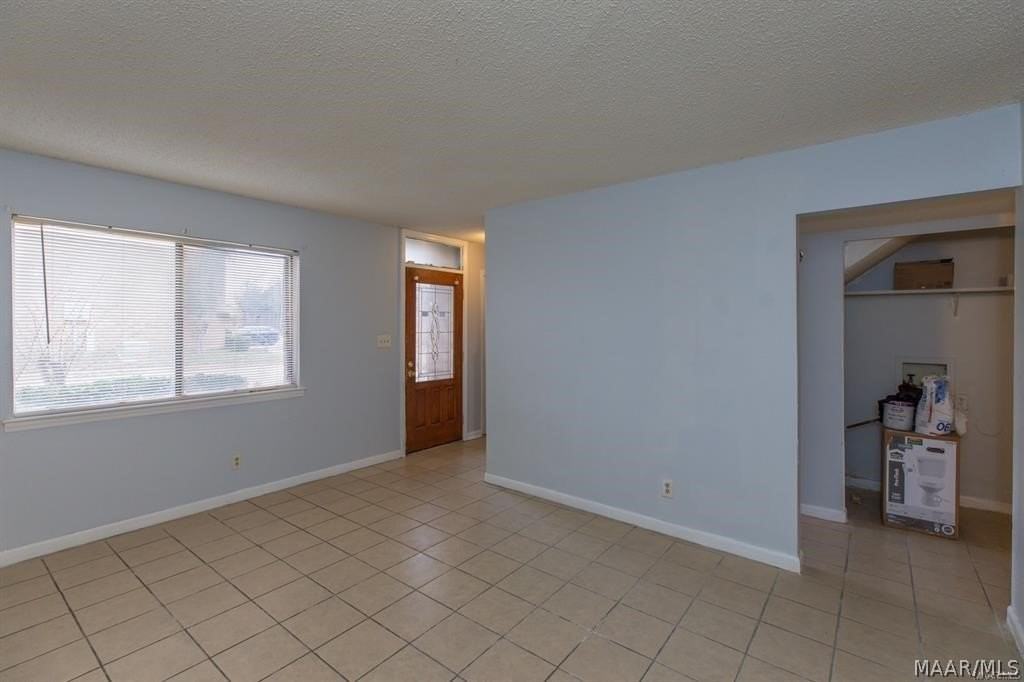 548 Winston Dr - Photo 5 of 7