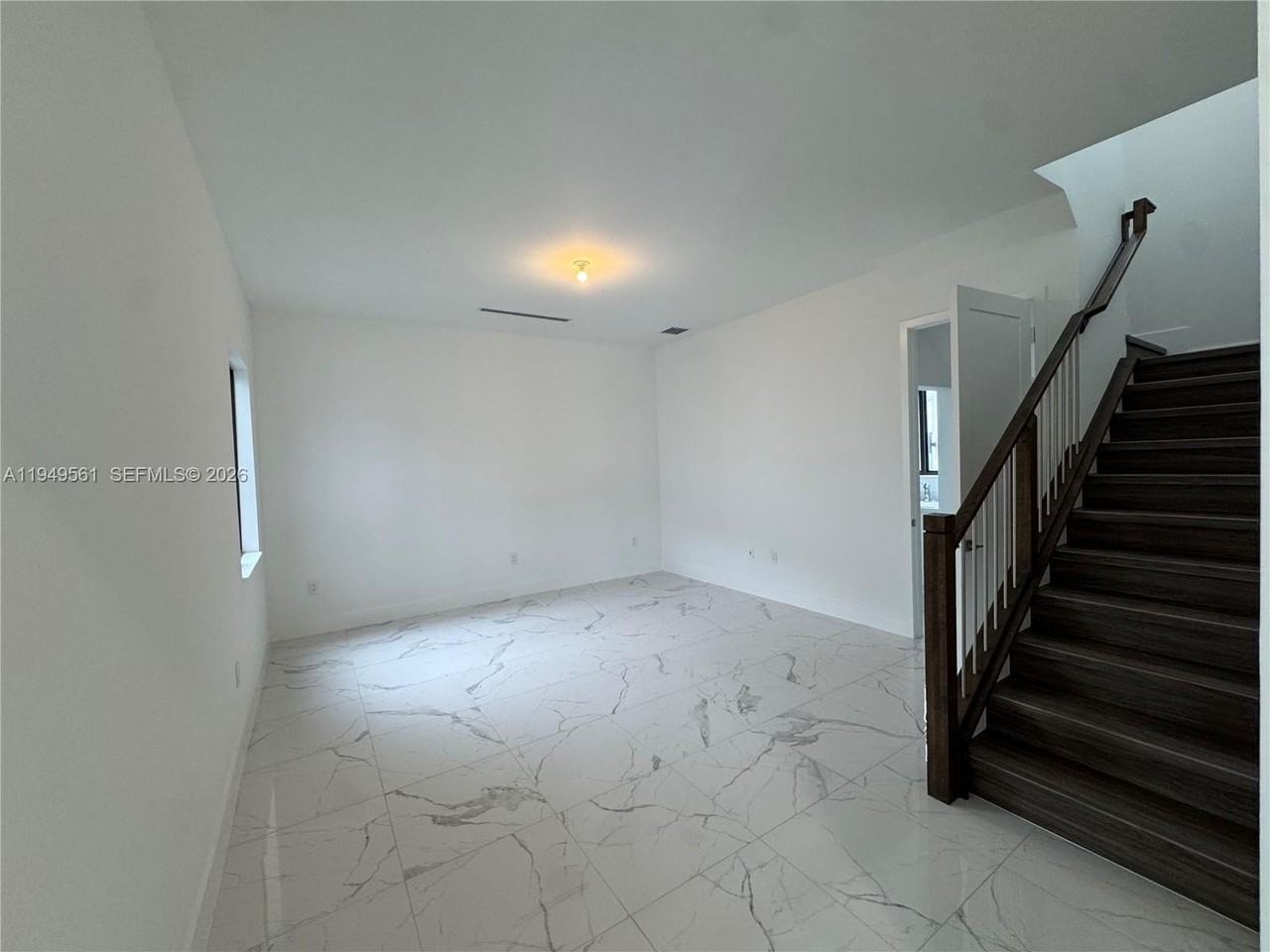 19749 Ne 16th Ave #19749 - Photo 4 of 50