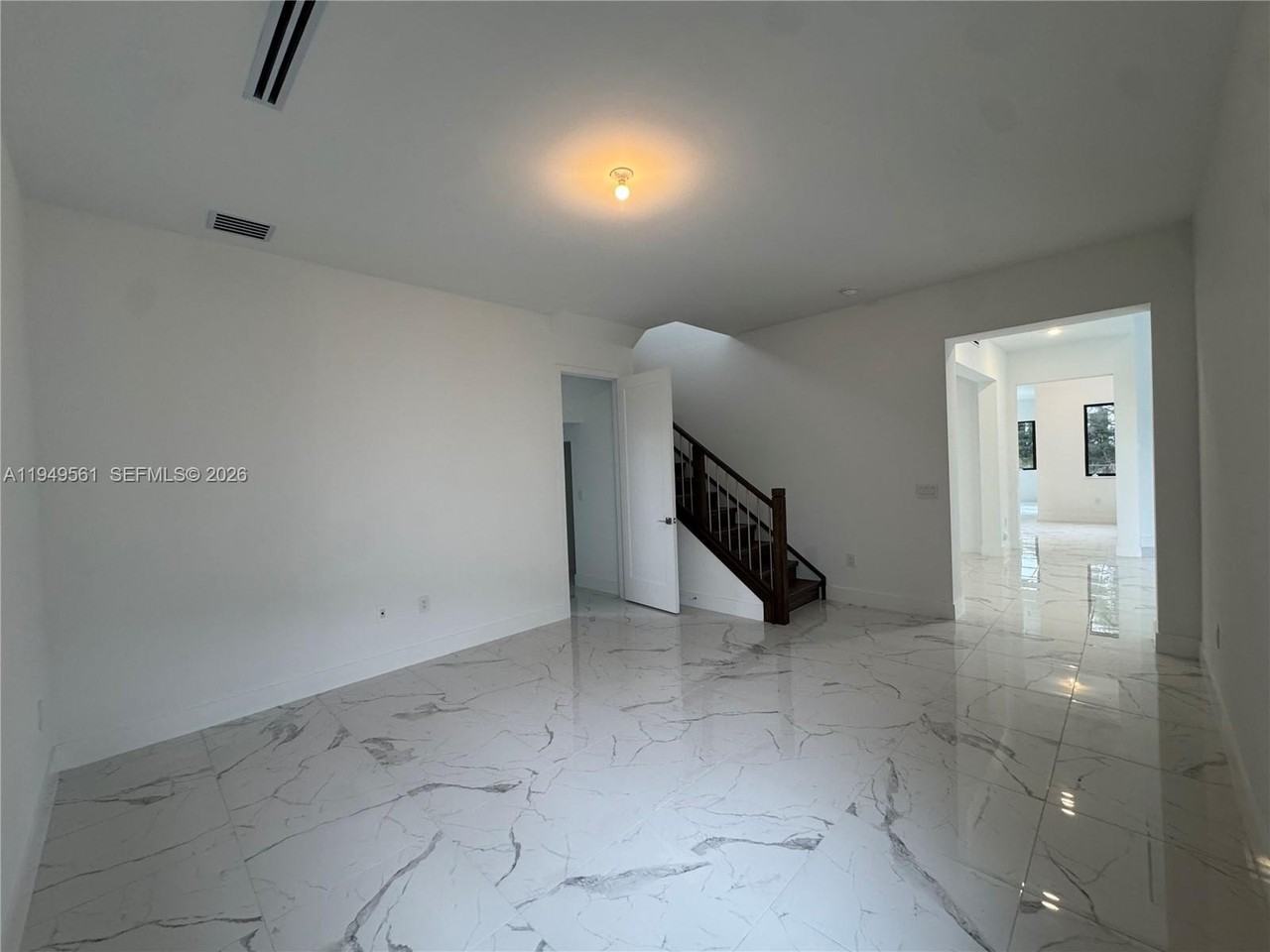 19749 Ne 16th Ave #19749 - Photo 5 of 50