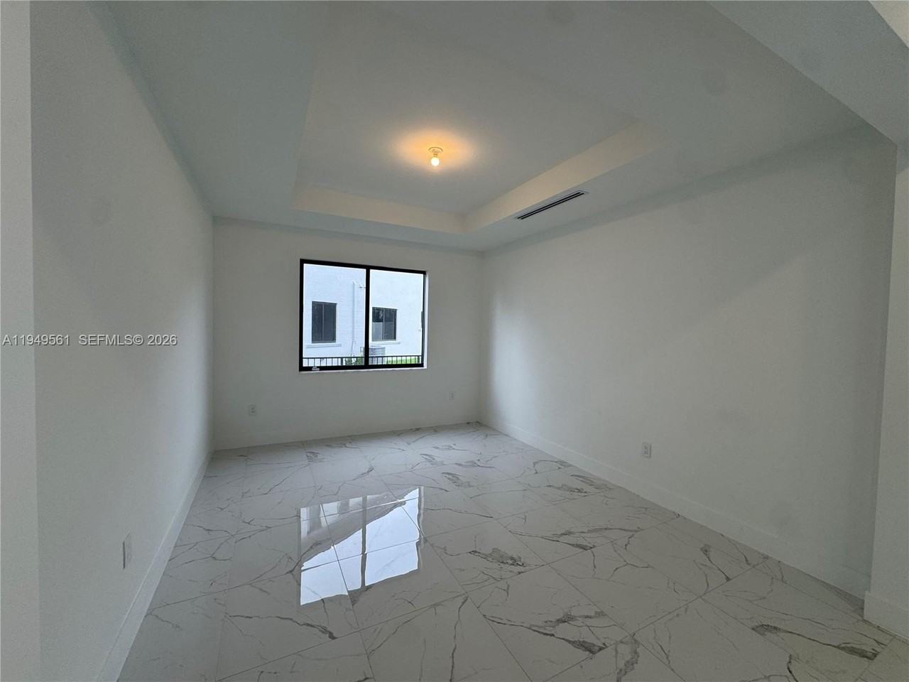 19749 Ne 16th Ave #19749 - Photo 6 of 50