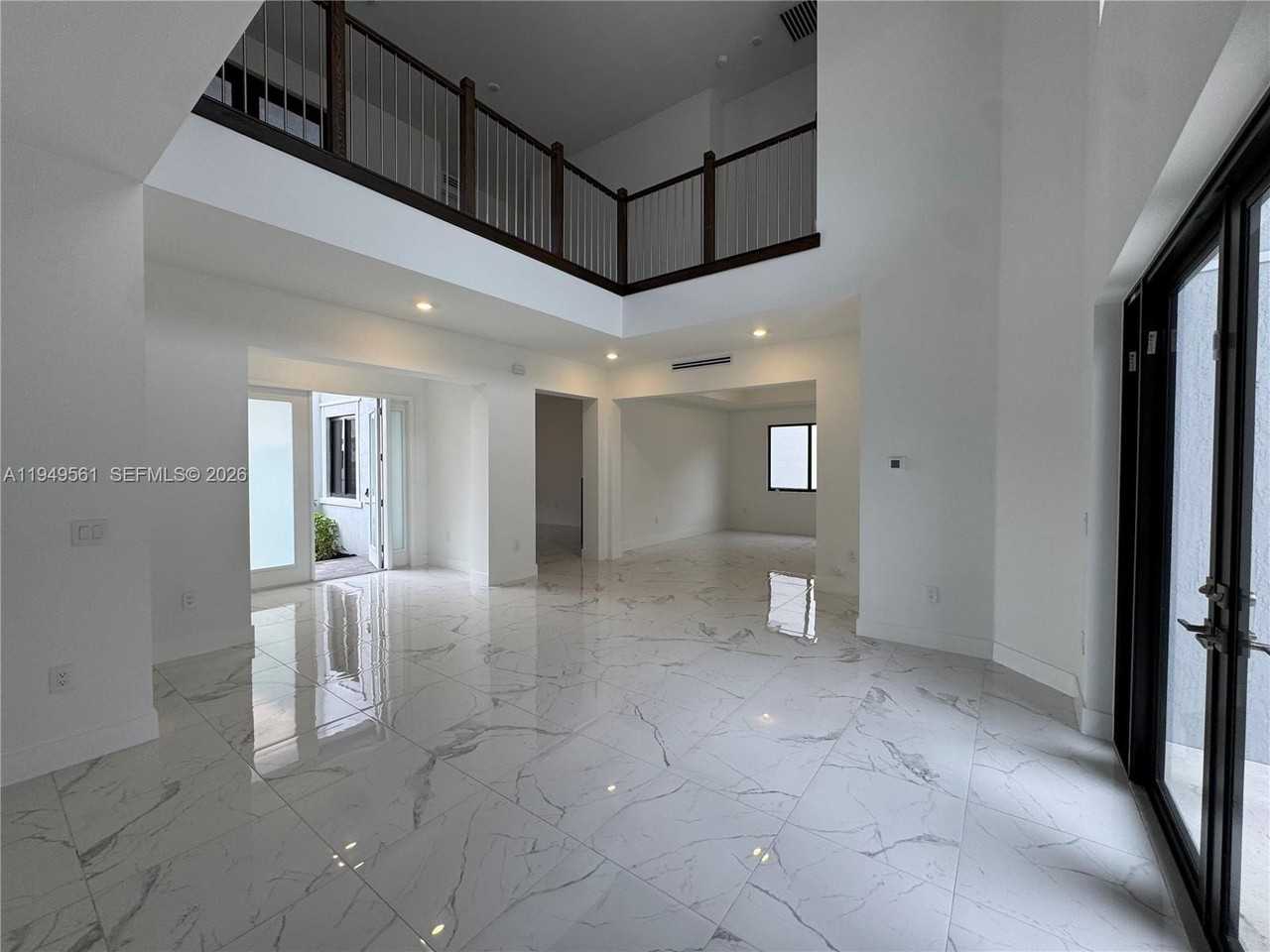 19749 Ne 16th Ave #19749 - Photo 7 of 50