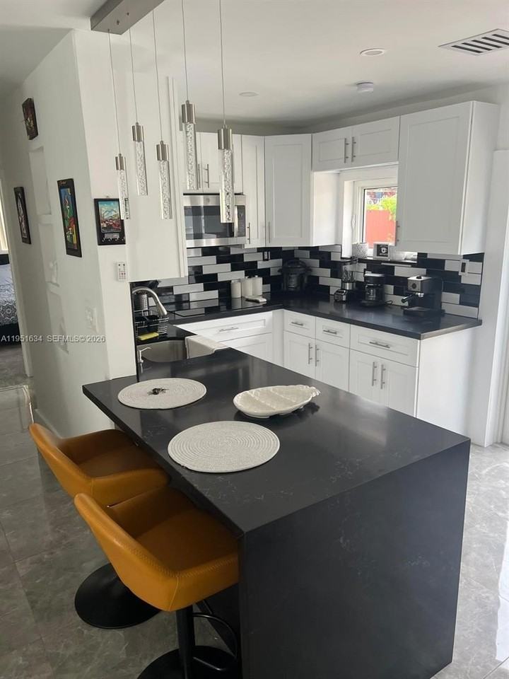 5620 Sw 38th St #0 - Photo 3 of 17