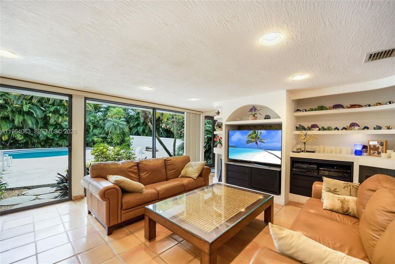 278 S Island - Photo 4 of 34