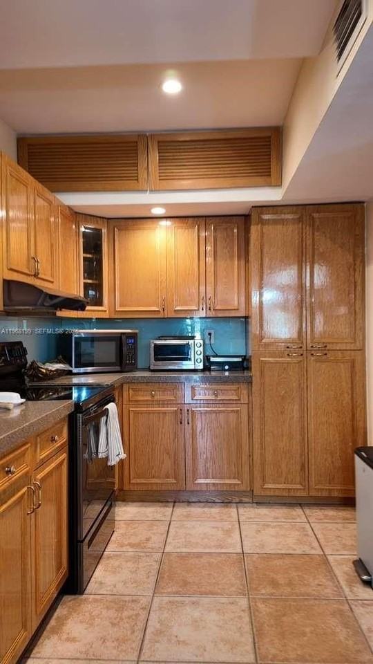 7825 Sw 103rd Pl #7825 - Photo 5 of 8