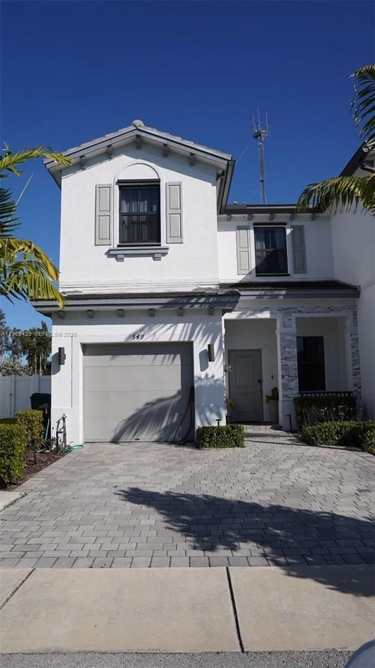 549 Nw 204th St - Photo 2 of 48