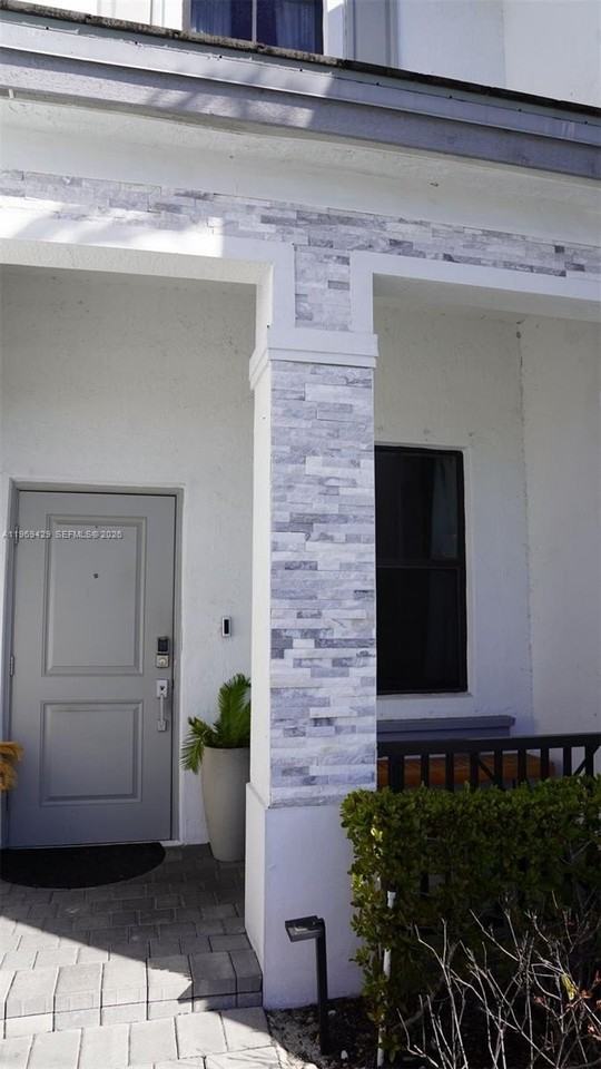 549 Nw 204th St - Photo 3 of 48