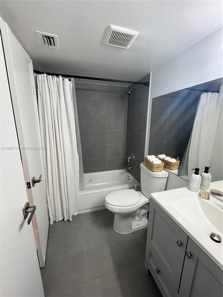 9811 Westview Dr #922 - Photo 7 of 15