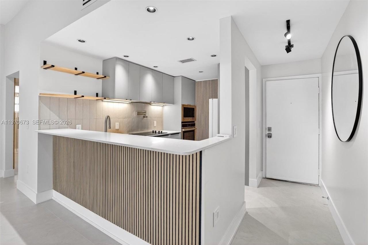 401 Se 10th St #B207 - Photo 2 of 33