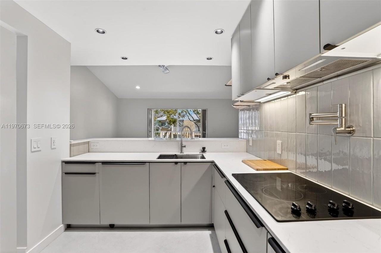 401 Se 10th St #B207 - Photo 4 of 33