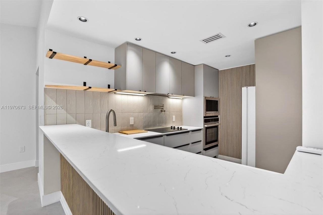 401 Se 10th St #B207 - Photo 5 of 33