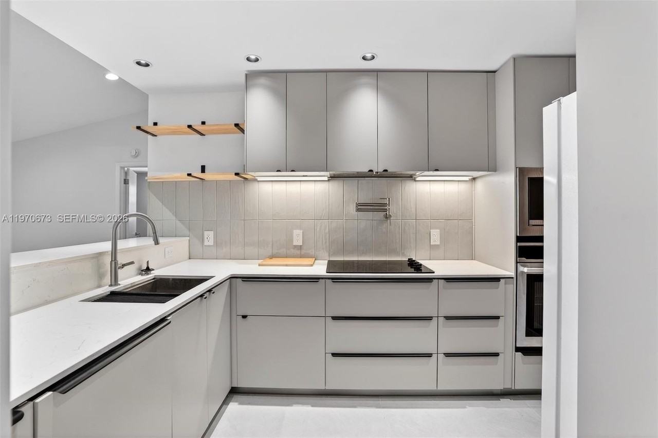 401 Se 10th St #B207 - Photo 6 of 33